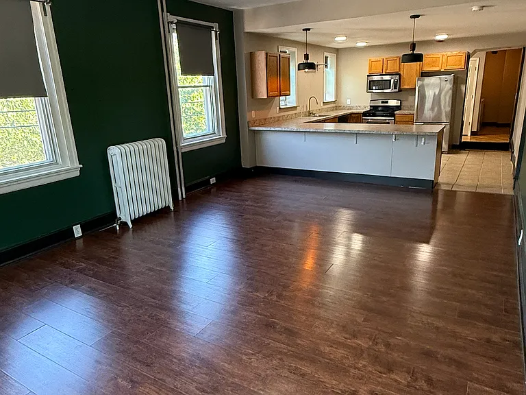 2201 E Thompson St — Photo 12