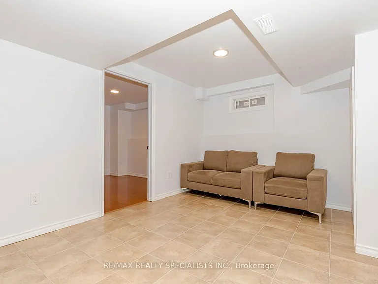 84 Tysonville Cir — Photo 8