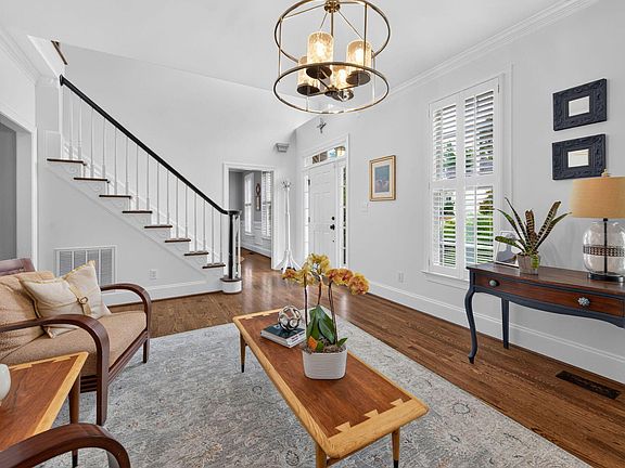 2nd image of 120 Crystlewood Ct