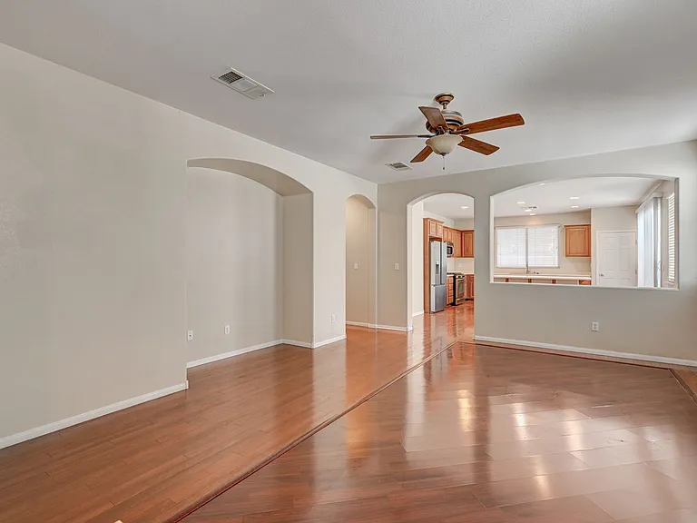 4421 Desert Home Ave — Photo 9