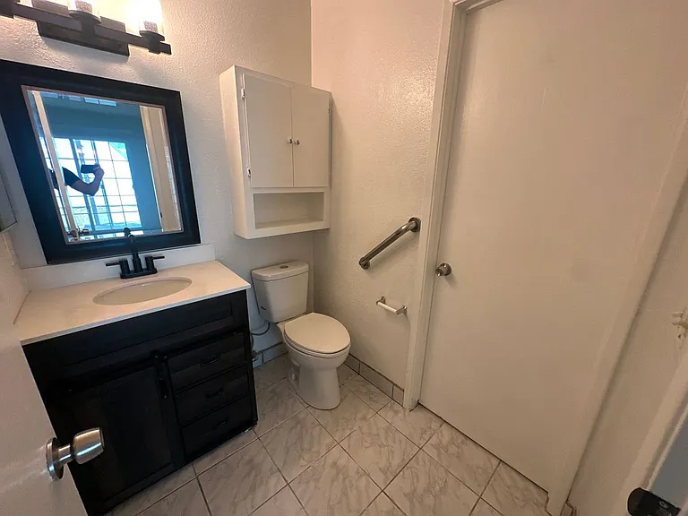 308 N Riverside Dr — Photo 17