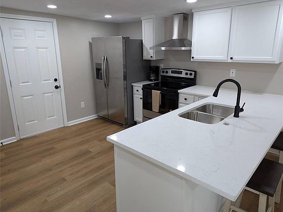 4th image of 8804 E 47th St