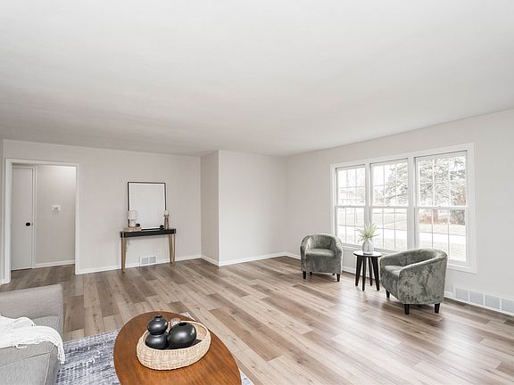 4th image of 3940 38th St