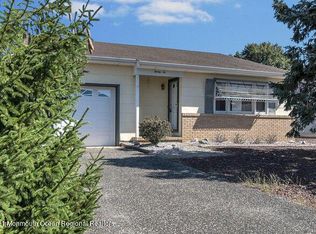 22 Norfolk Dr, Toms River, NJ 08757