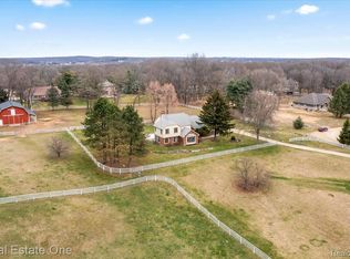 960 Adams Rd, Milford, MI 48381