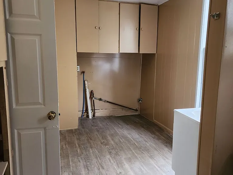 933 S Greenlawn Ave — Photo 16