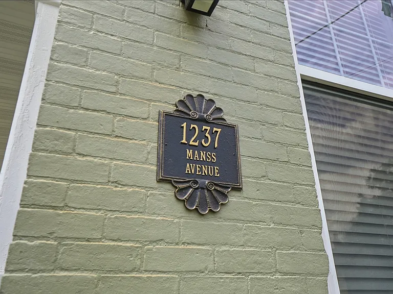 1237 Manss Ave #C — Photo 2