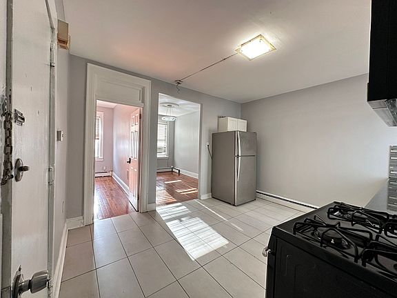 4th image of 23 Leonard St #1