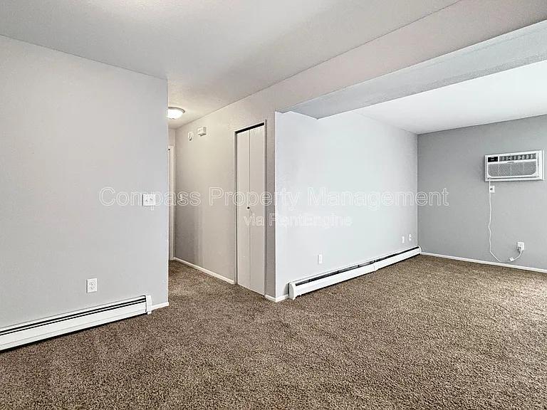 1018 Abbey Ct #3 — Photo 4