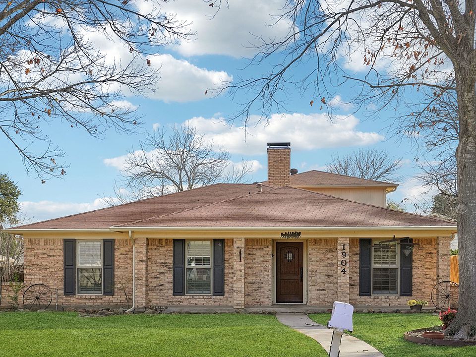 1st image of 1904 Sara Ln
