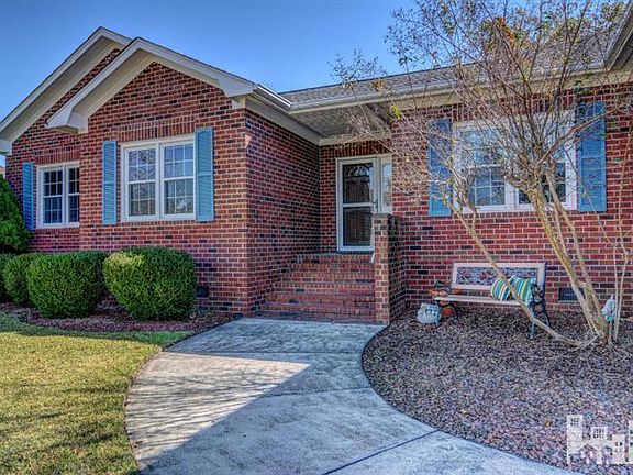 2nd image of 507 Colony Circle N