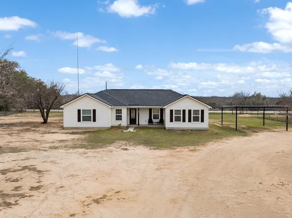 102 County Road 2636, Devine, TX 78016