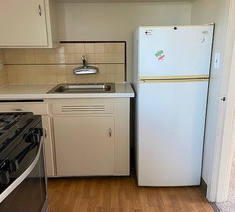 5th image of 639 Rollins Rd APT 3