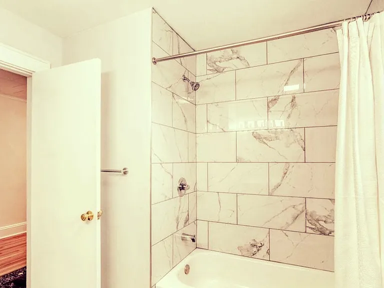 639 E Iredell Ave #1 — Photo 11