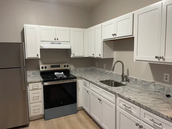 11 Platoz Dr #4, Uncasville, CT 06382