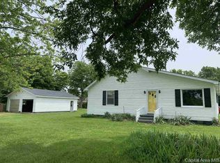 17996 Curtis Blacktop Rd, Petersburg, IL 62675