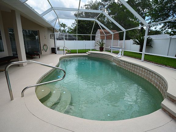 4th image of 18 Wellwater Dr