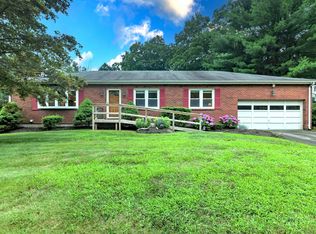 110 Hillfield Rd, Hamden, CT 06518