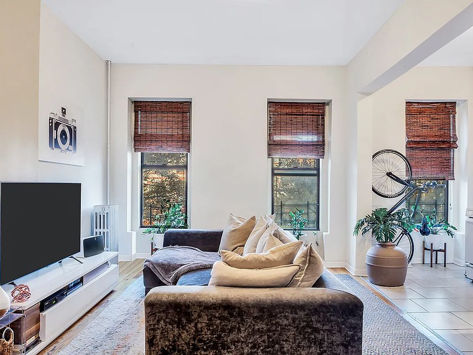 1st image of 252 Vernon Ave APT 3