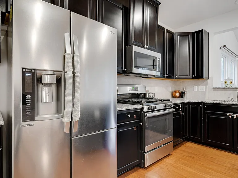 2074 Morton Dr — Photo 12