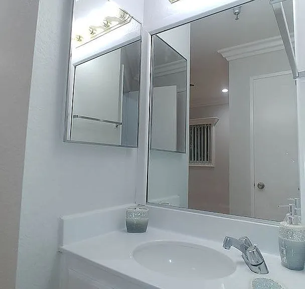 Five Star Suites — Photo 37
