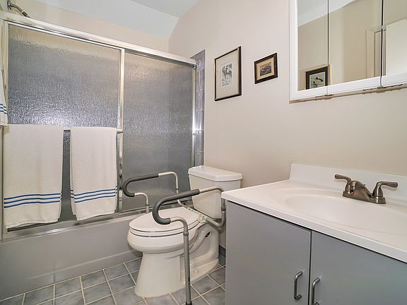 5th image of 10 Rose Ct