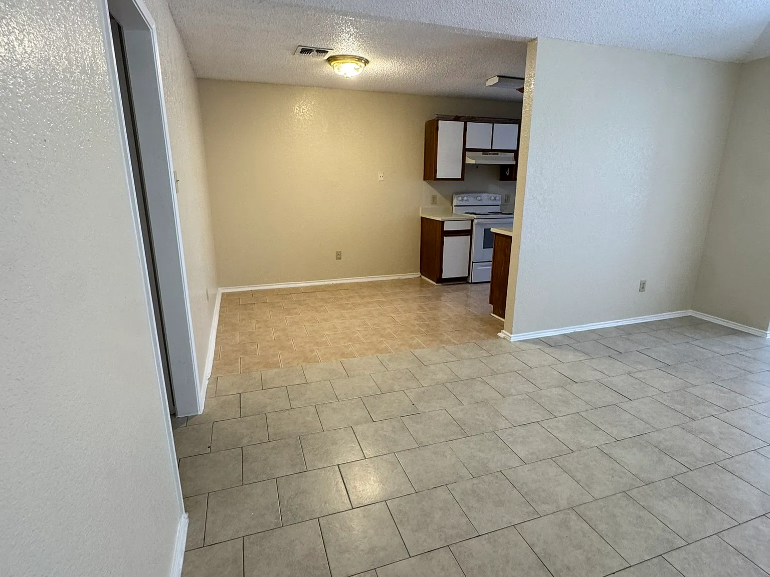 3 bed, 1008 sqft, $1,500 — Photo 3