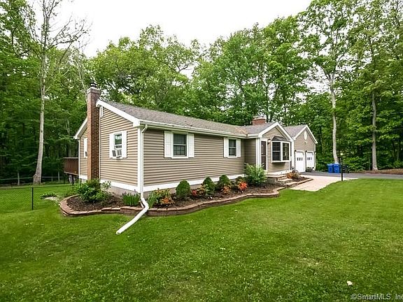 2nd image of 135 Willie Cir