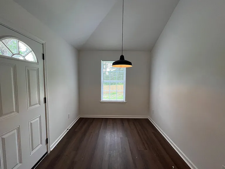 1825 The Oaks Ave — Photo 8