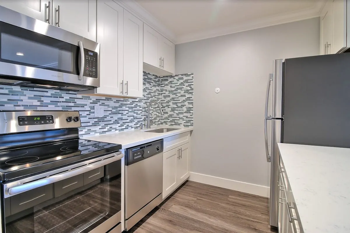 Stone Creek Apartments — Photo 3
