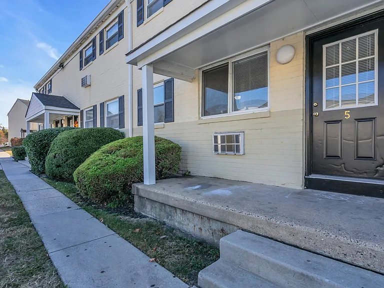 Laurelton Village Apartments — Photo 48