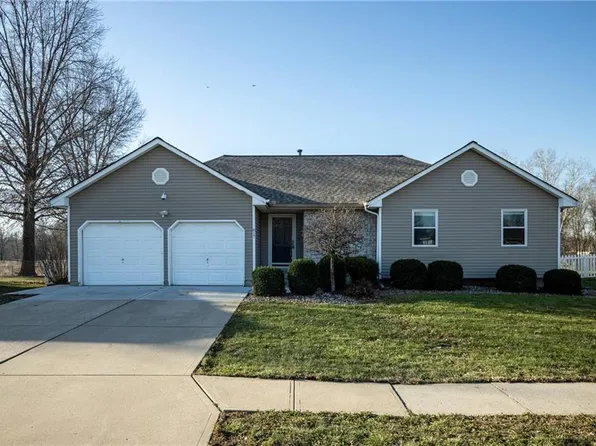 817 Stone Brook Dr, Grain Valley, MO 64029