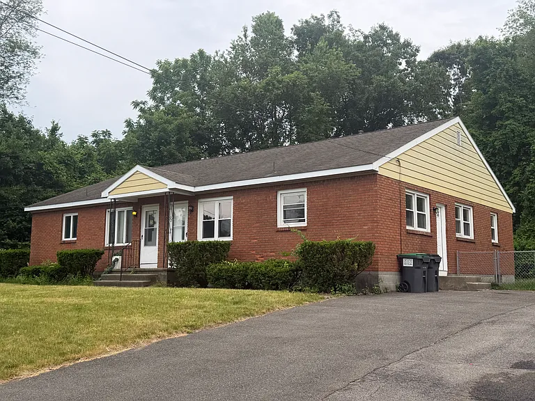 5 Saybrook Dr #B — Photo 2