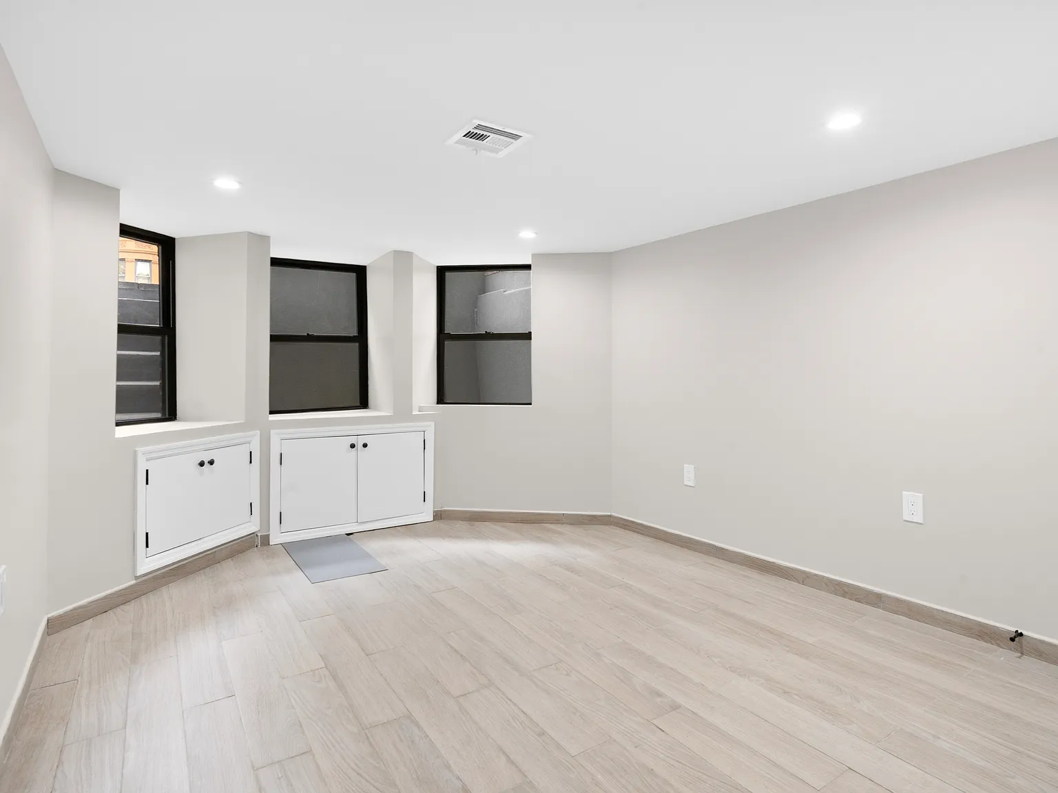 964 Saint John's Place — Photo 4