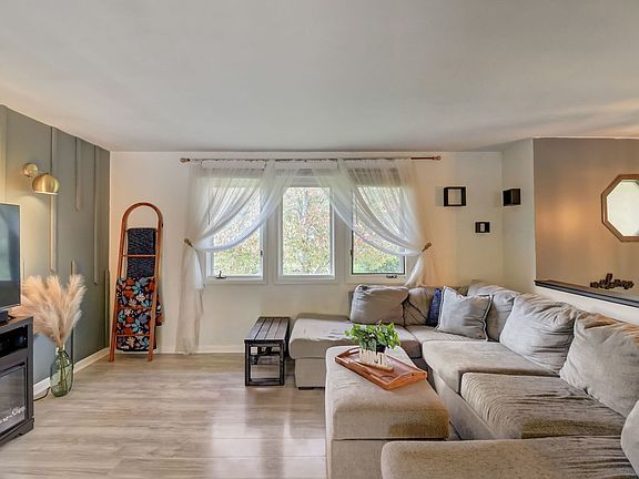 3rd image of 36685 N Edward Ave