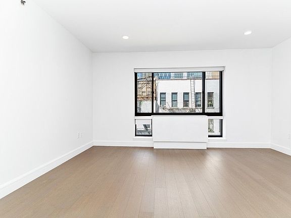 4th image of 311 W 50th St APT 3P
