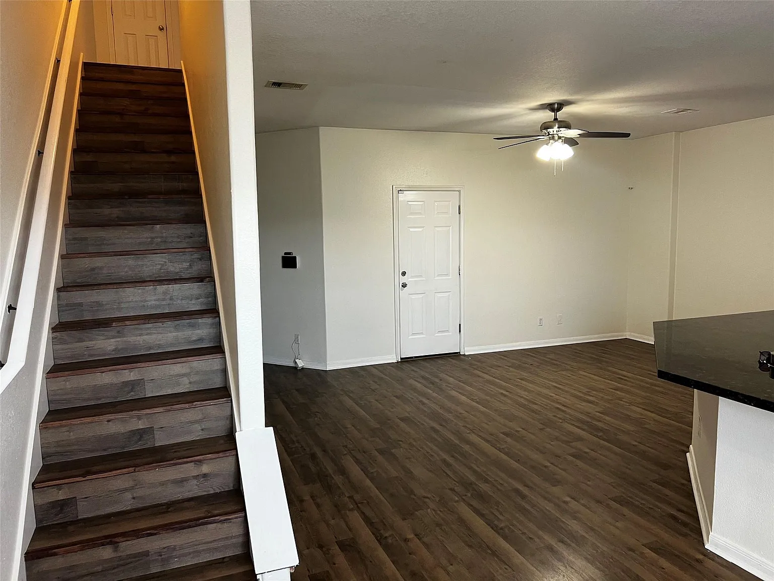 4 bed, 2.5 bath, 1658 sqft, $2,000 — Photo 4