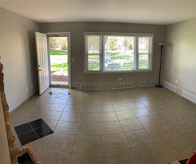 1st image of 145 Dover Dr APT 3