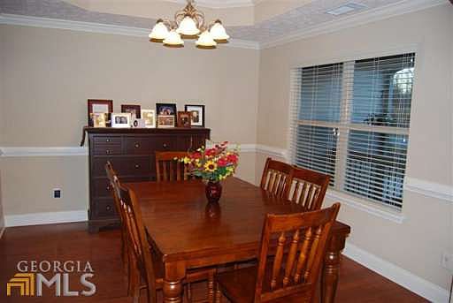 3rd image of 505 Applewood Ct