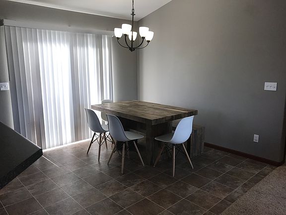 5th image of 445 Camden St