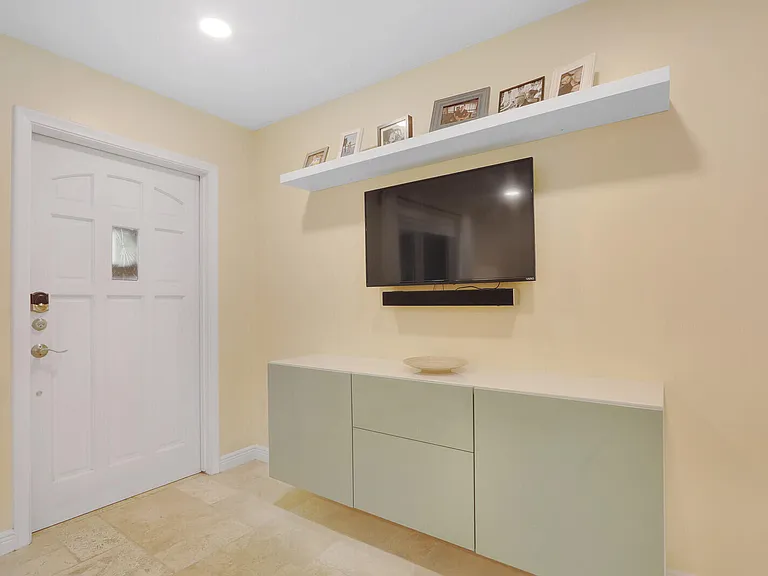 721 N Lakeside Dr — Photo 7