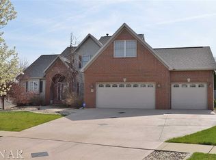 21 Waterside Cir, Bloomington, IL 61704