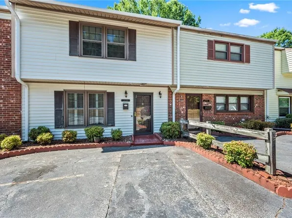 2739 Reynolds Park Rd, Winston Salem, NC 27107