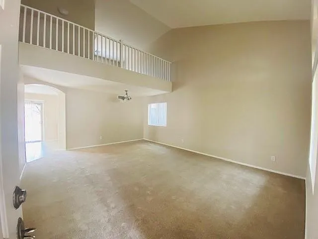 426 S 111th Dr — Photo 3
