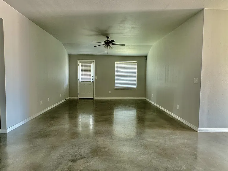 400 Lowes Blvd #B — Photo 11