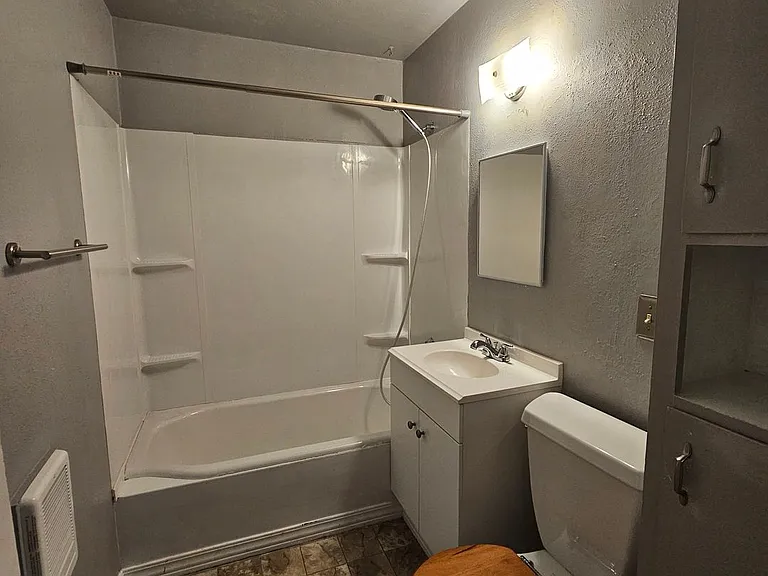 1018 Callahan Drive — Photo 8