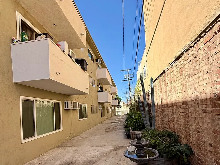 Berendo Apartments — Photo 17
