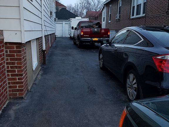 4th image of 2920 Otis Ave