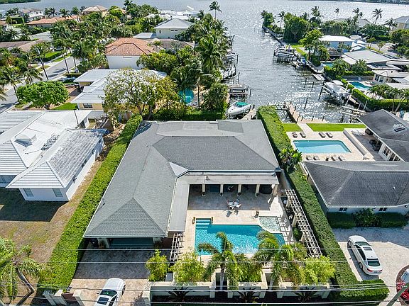 5th image of 2216 N Lakeside Dr