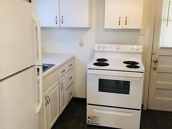 3rd image of 4418 Grove Ave